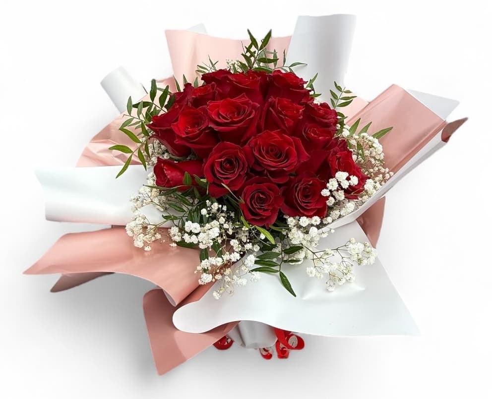 Слика на Букет со ружи и украсни додатоци