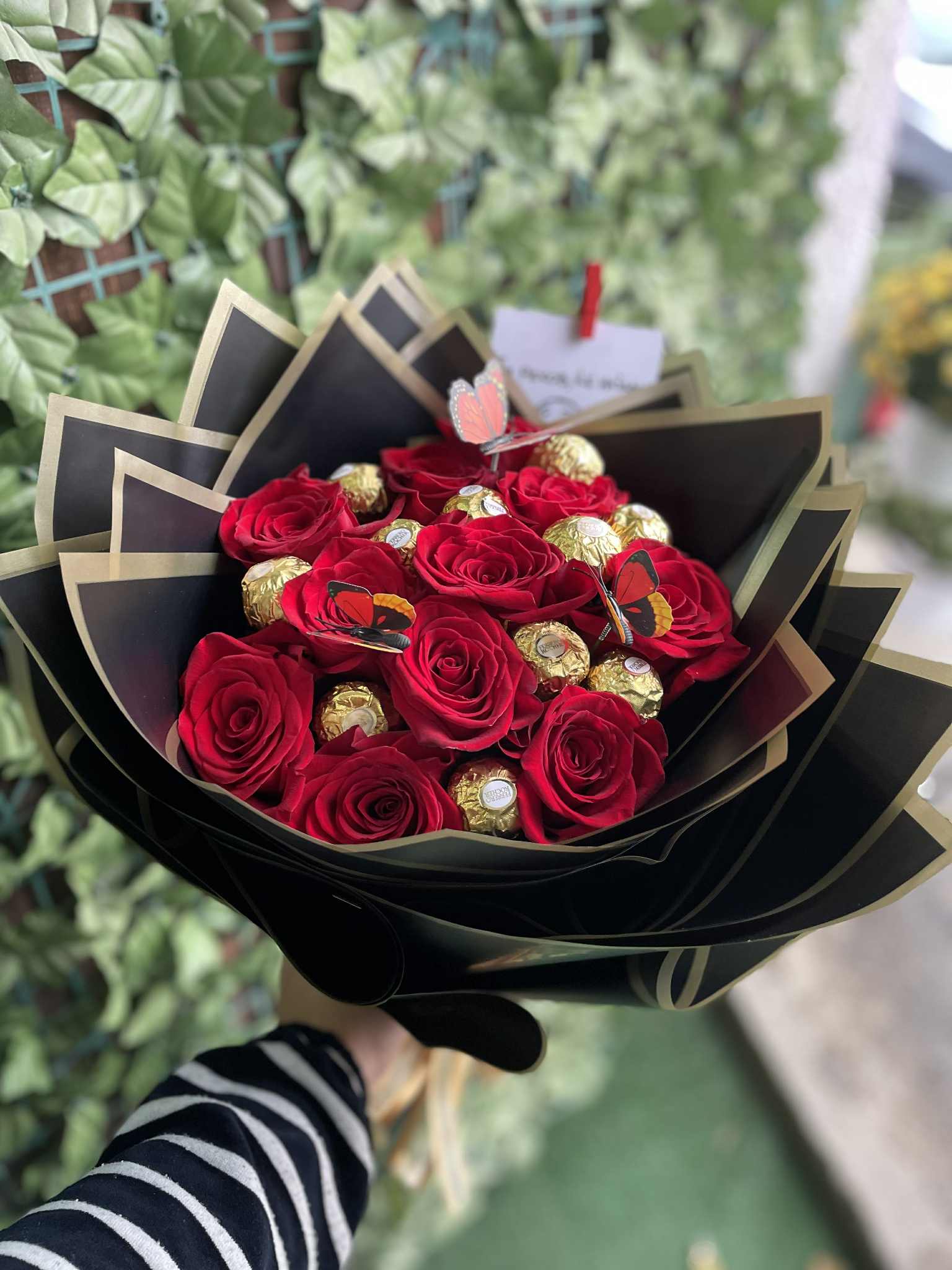 Black Gold Roses & Ferrero (Црно-златен спој) — 2