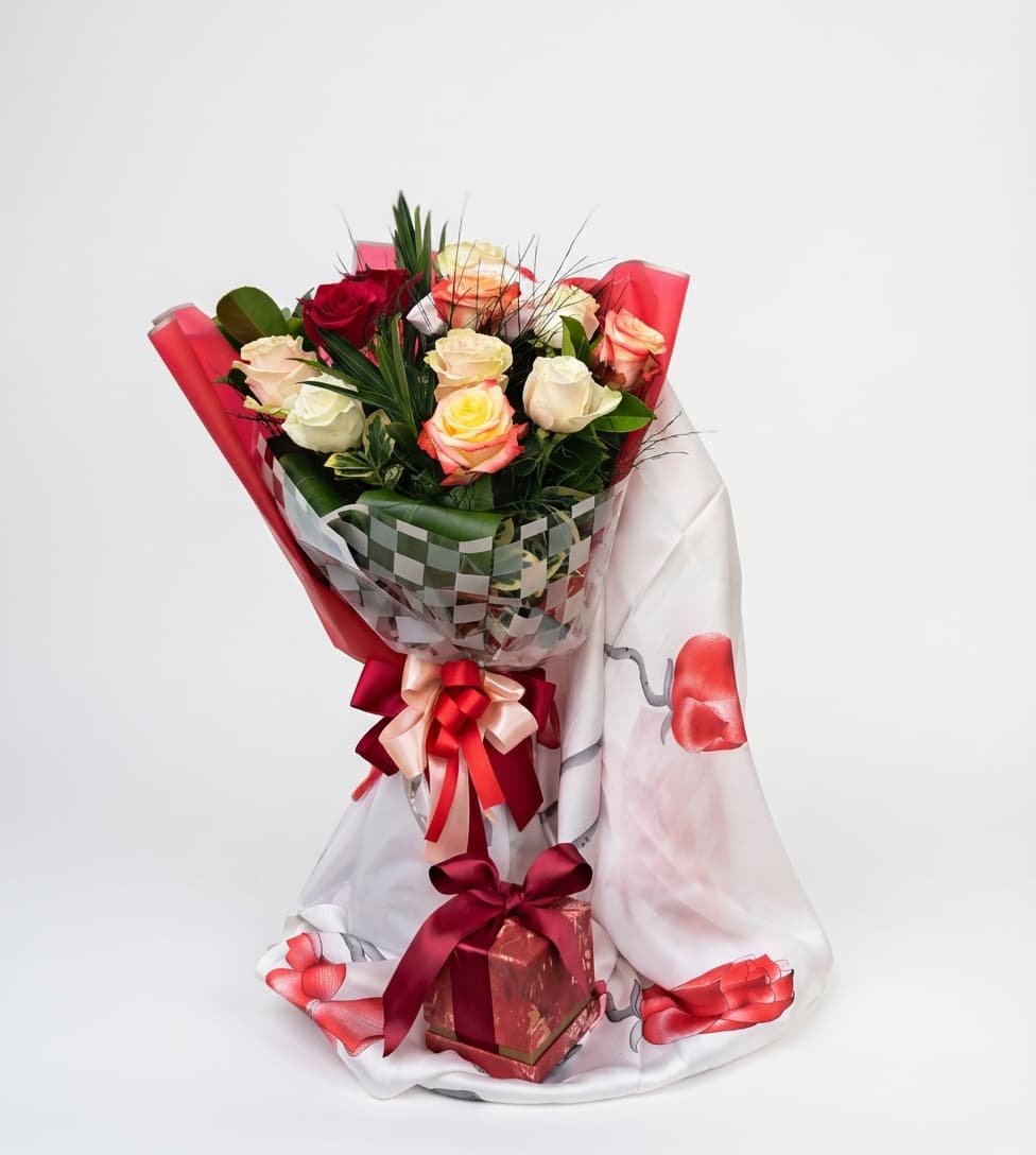 Слика на Елегантен Букет и Свилен Шамија