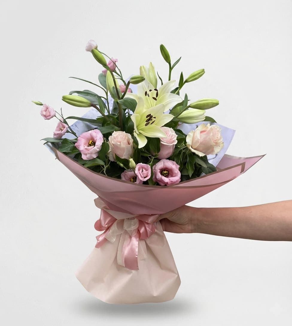 Слика на Букет со рози и лилјани