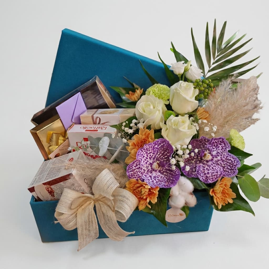 Слика на Кутија за Подароци со Цвеќиња и Бонбони